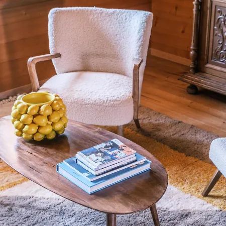 Ananda, Bei Gstaad Σαλέ *